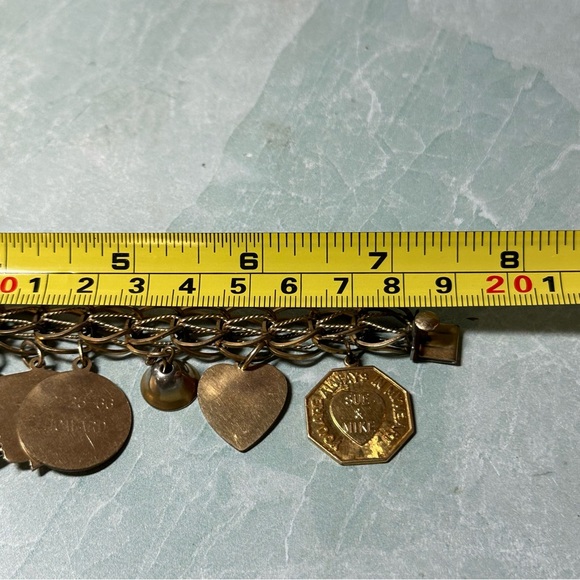 vintage JB Co. gold filled charm bracelet including 13 charms - Picture 5 of 6
